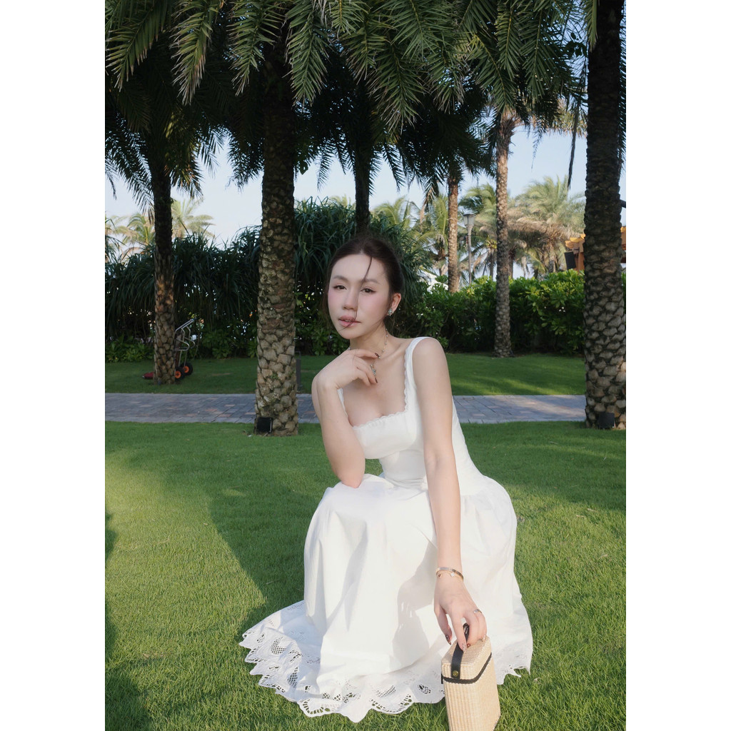 越十年越南小众cocobebe新款纯欲风方领镂空花边露背修身连衣裙