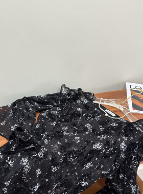 清仓特价不退换！黑色蕾丝花朵圆领荷叶边长袖透视小衫