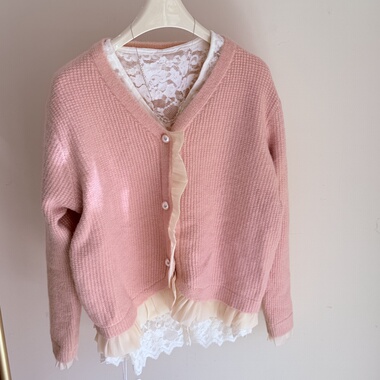 JennieHZ韩系甜美拼接针织开衫女设计感花边V领宽松粉色毛衣