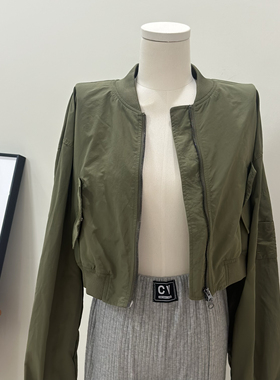 特价清仓~军绿色短款设计感辣椒宽松小众棒球服外套小众夹克上衣