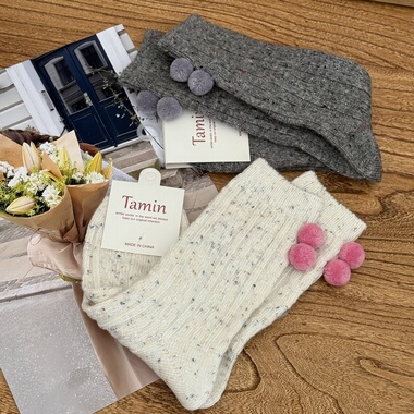 好好看~韩系冬季可爱加厚点子纱毛球袜子女保暖加厚少女棉袜中筒