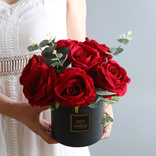 彷真大红色玫瑰花婚庆婚礼新婚家居摆设摆件情人客厅饭厅餐桌装饰
