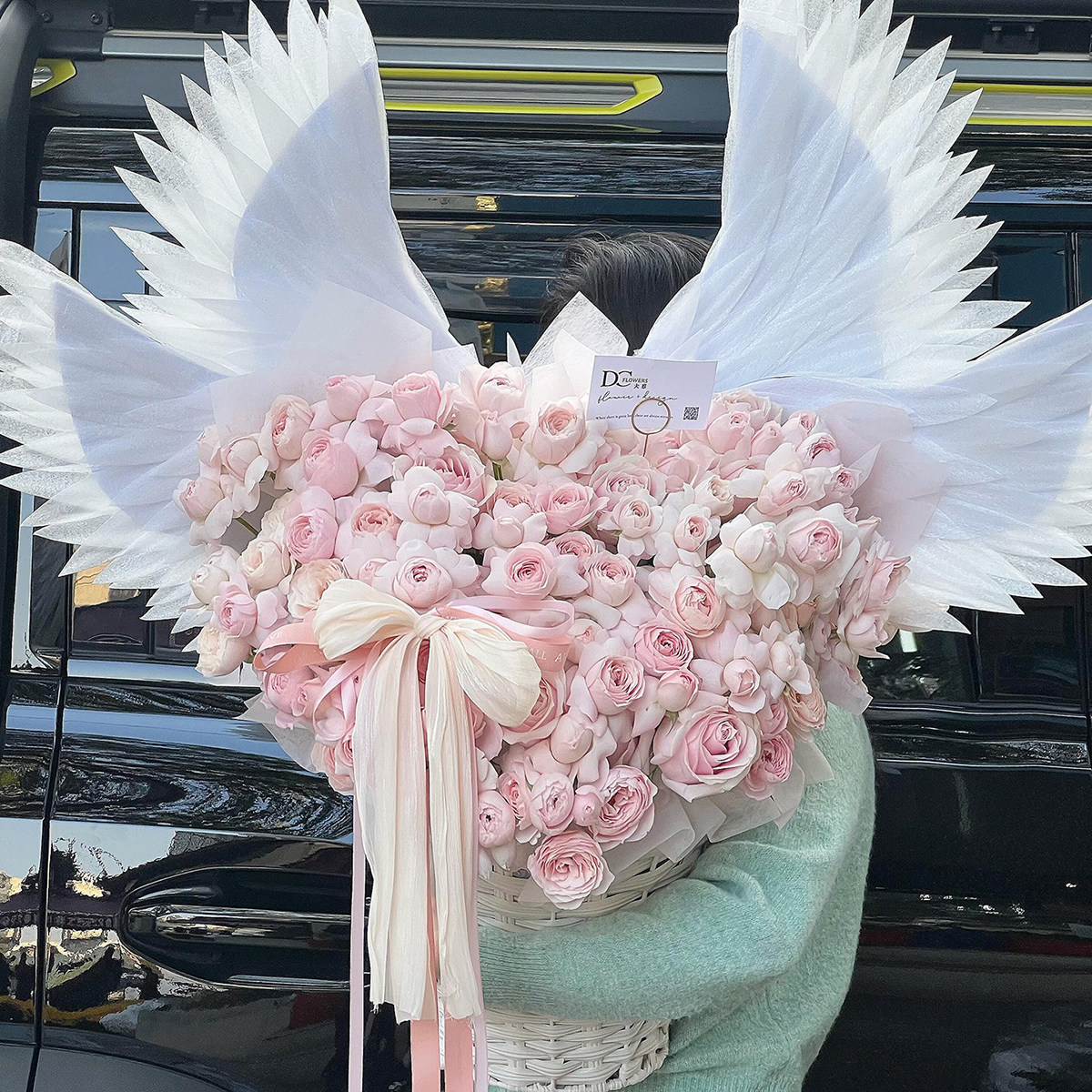 天使之翼抱抱桶鲜花天使翅膀花束速递同城配送女友生日祝福纪念日