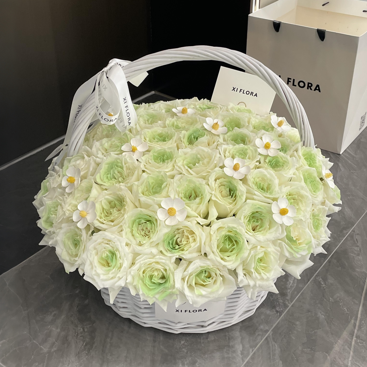 抱抱桶玫瑰鲜花花束全国同城配送速递小时达女友闺蜜生日惊喜店