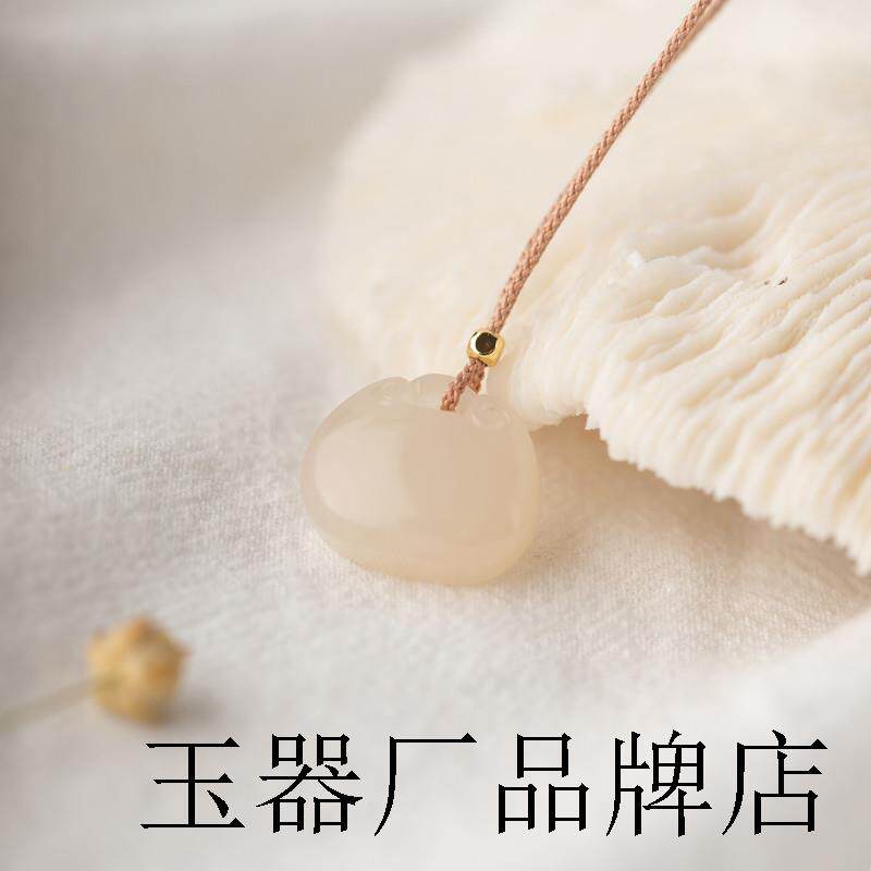 高端和田玉白玉藕粉平安如意小锁吊坠苏工小众女款玉挂件饰品项链