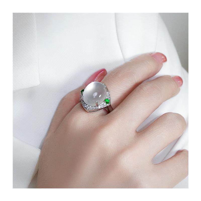 精美戒指白冰蛋面银镶嵌冰种椭圆玛瑙玉髓指环阳绿翡翠色小蛋面女