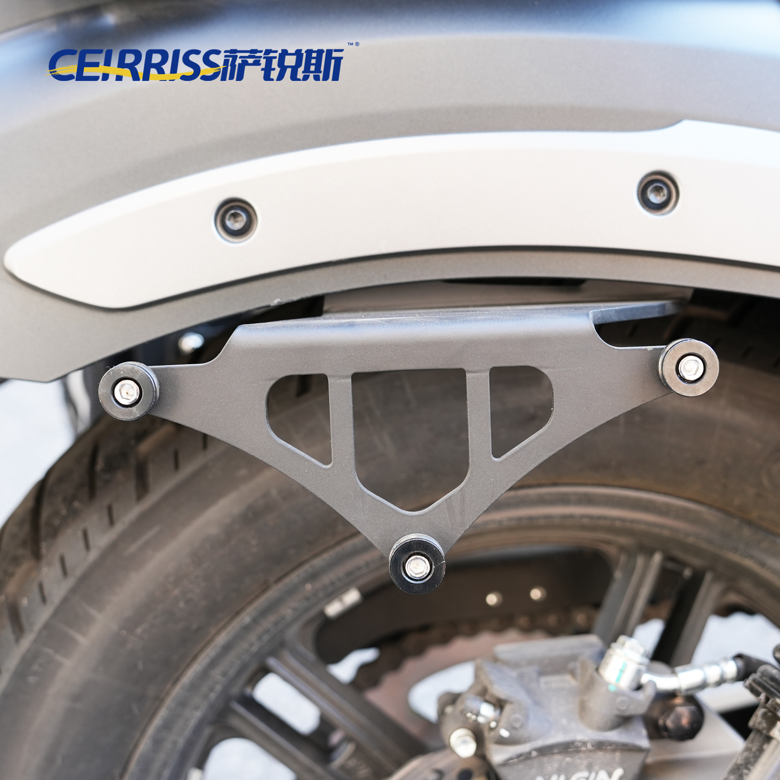 适用摩托车复古巡航边包箱车身支架安装支撑快拆系统改装金属配件