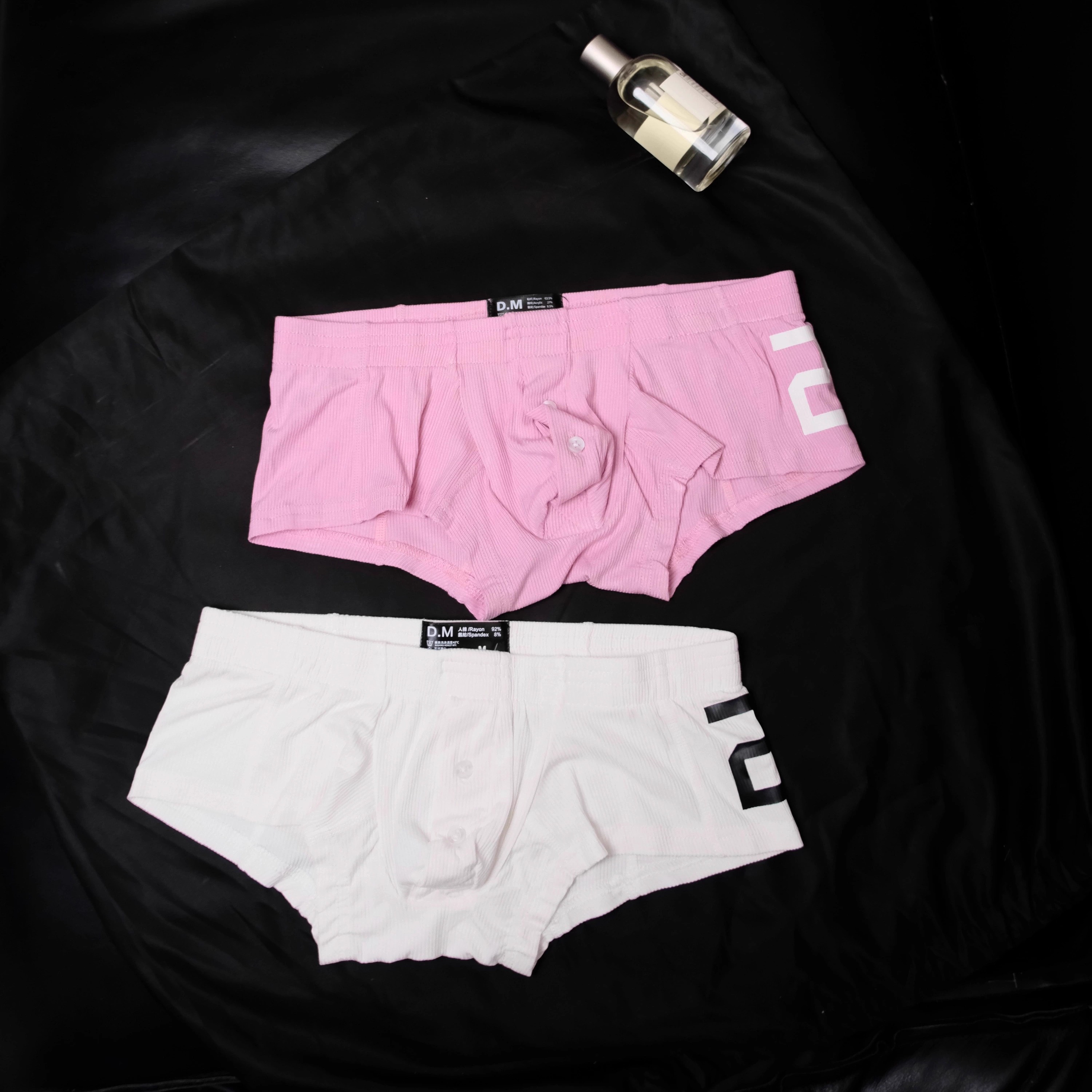 纽扣激凸囊袋字母螺纹棉四角裤