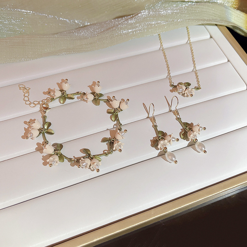 复古铃兰花珍珠首饰套装女款钛钢仙气显白手链项链耳环三件套