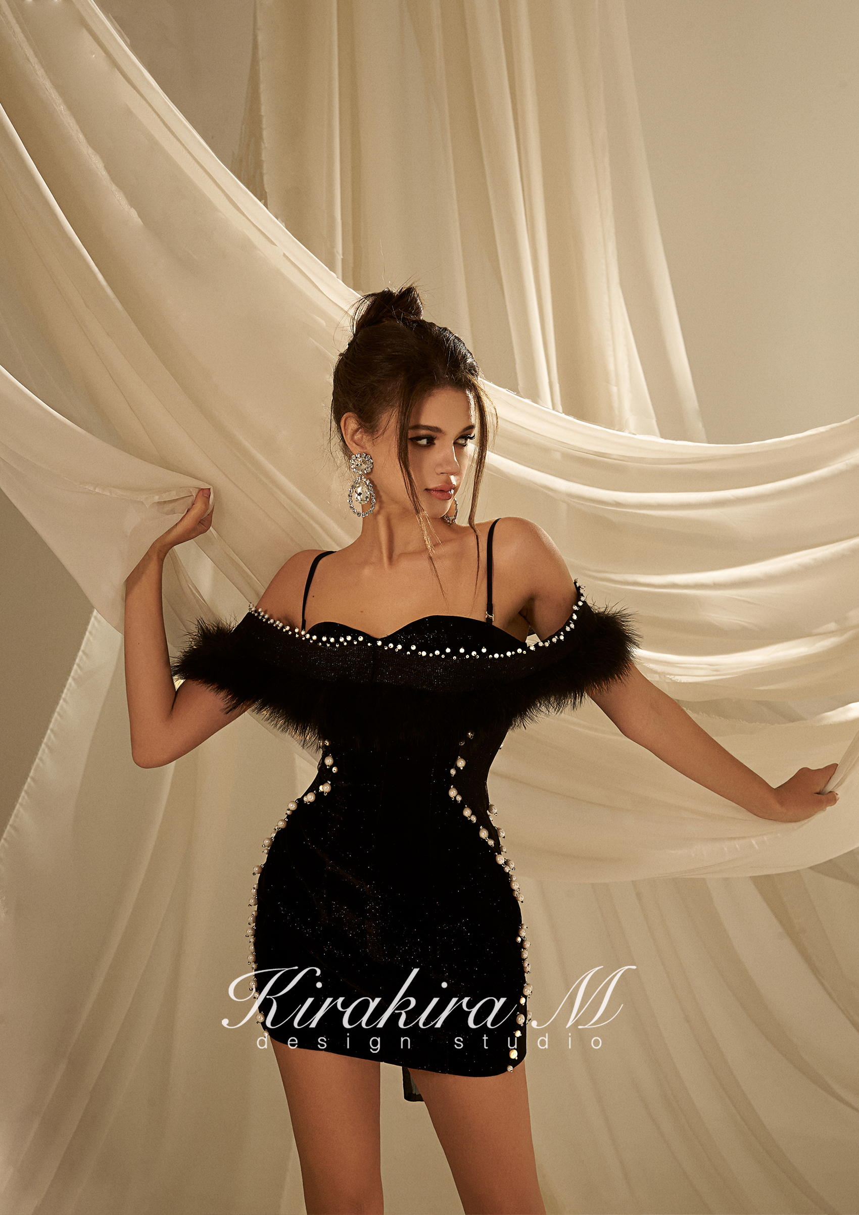 性感短裙珍珠装饰轻礼服