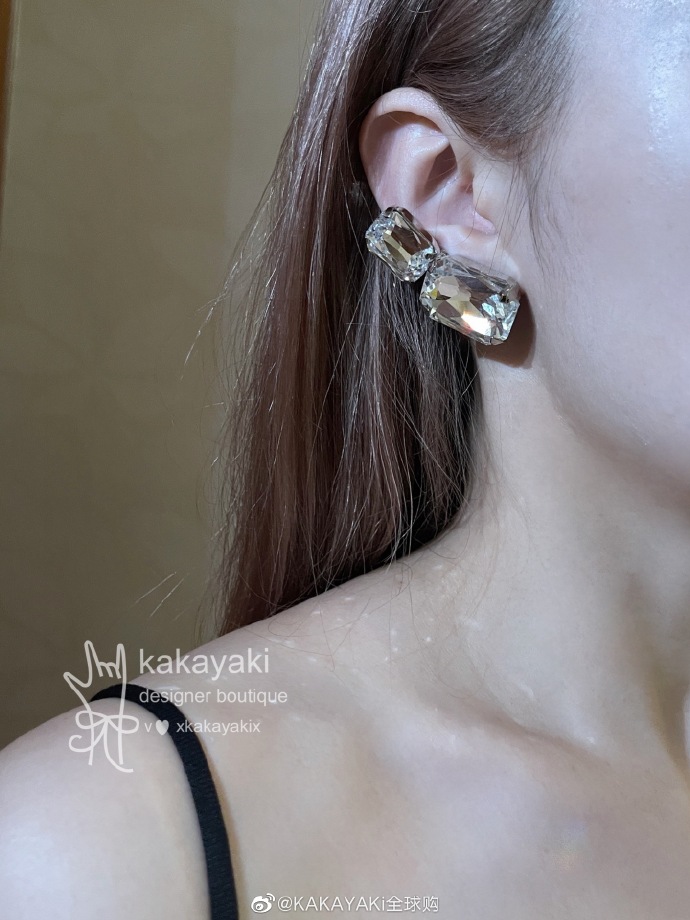 法国设计师品牌超闪显脸小