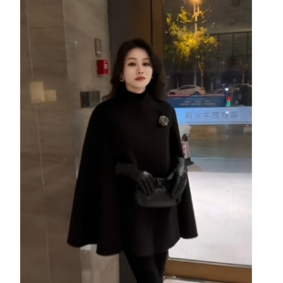 黑色高级感双面羊毛呢斗篷大衣女2025冬季新款气质中长款毛呢外套