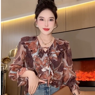 2026春秋季节法式复古印花V领荷叶边长袖衬衫显瘦减龄高级感上衣