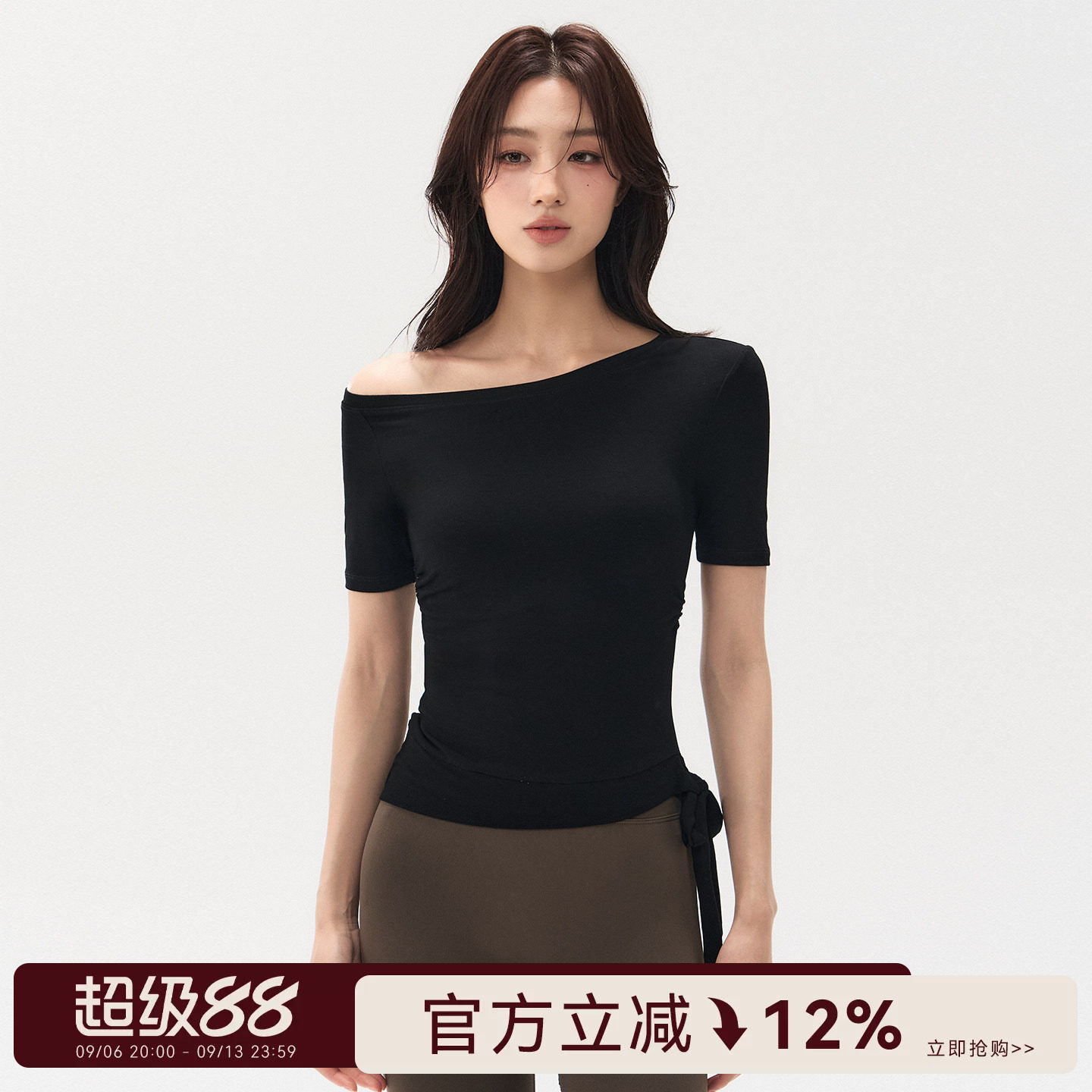 蜜桃女孩斜肩瑜伽服短袖修身弹力高级感绑带健身T恤露肩运动上衣