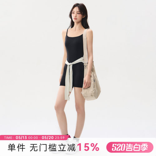 蜜桃女孩带胸垫瑜伽连体衣速干衣