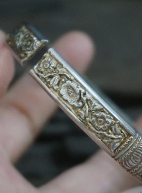 云起收藏。清代贴焊花卉鎏金老银手镯 少见