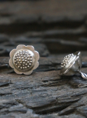 云起收藏。清代老银莲蓬小吊坠提溜滴流  1对