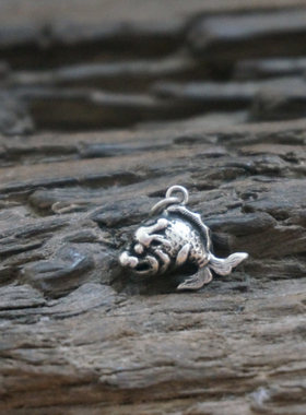 云起收藏。清代鱼化龙老银小吊坠滴溜挂件滴流