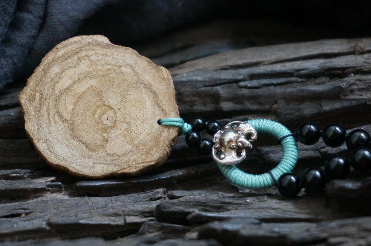 云起设计。清代蝙蝠老银天然沉香木玛瑙原创手工项链毛衣链