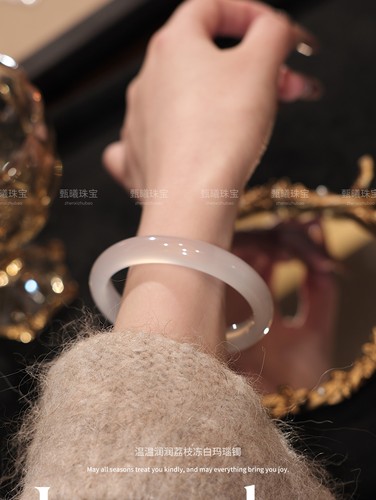 甄曦原创天然白月光玛瑙手镯女高冰透玉髓镯子送女友闺蜜礼物饰品