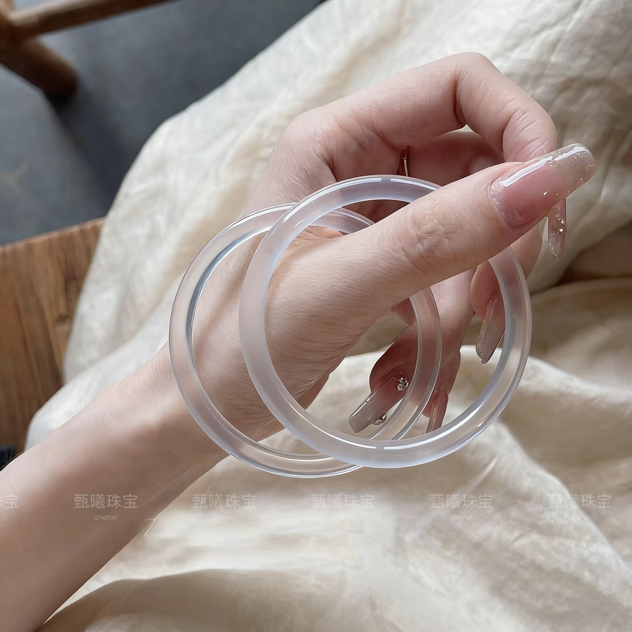 天然冰种白月光玉髓玛瑙手镯细圆条美人镯玉髓叮当镯轻奢女生礼物