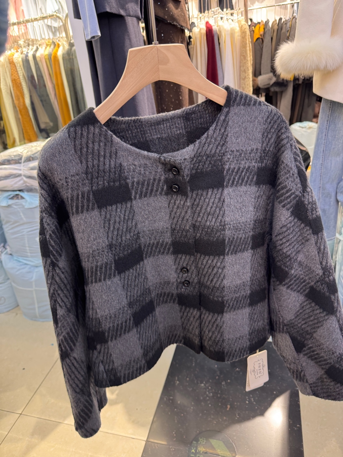 双面羊绒短款格子大衣