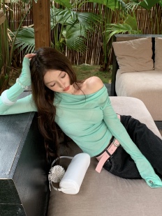 HOLDER ME 荡领斜肩露肩长袖T恤女 2026春夏修身百搭纯色上衣8093