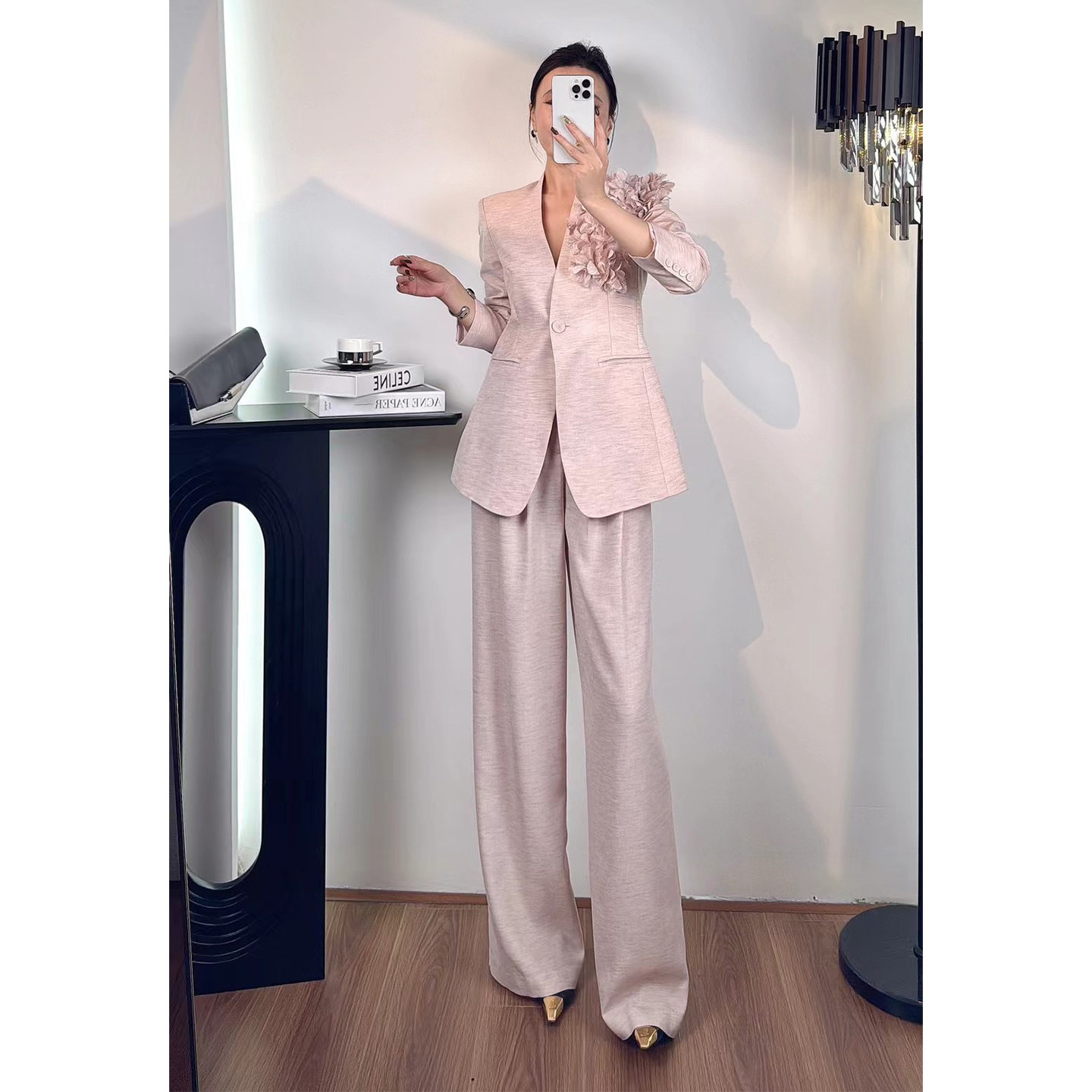 气质V领立体花朵收腰西装套装女西服阔腿裤两件套商务气质美业款,女装/女士精品,时尚套装,淘宝优惠券,粉丝福利购,淘宝优惠卷