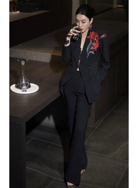 高定女装2025秋冬修身一粒扣红色花朵黑色西服长裤套装轻奢两件套