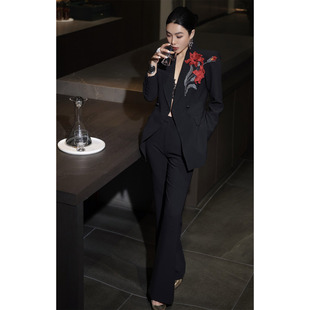 高定女装2025秋冬修身一粒扣红色花朵黑色西服长裤套装轻奢两件套