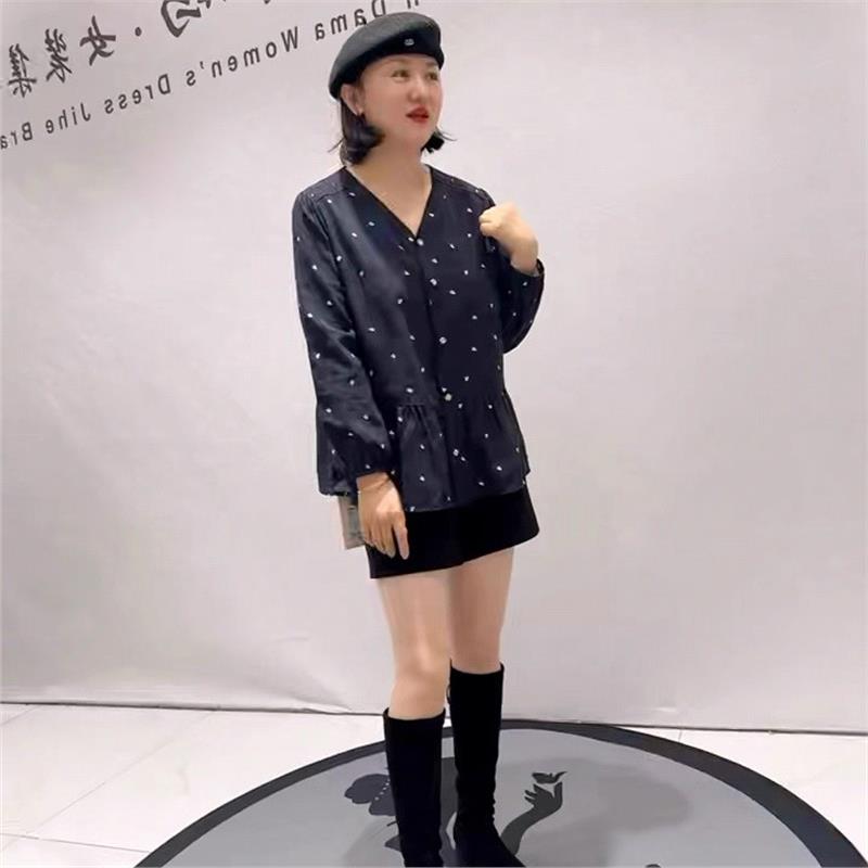 2026春装新款芮娜依莲V领衬大码女装胖妹妹气质衫200斤T恤衫5475