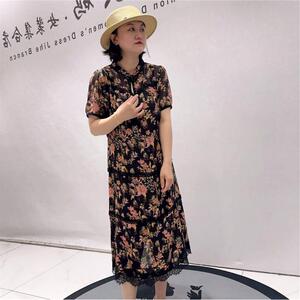 2026年芮娜依莲夏款新款重工领口蕾丝拼接国风单层加码连衣裙5342