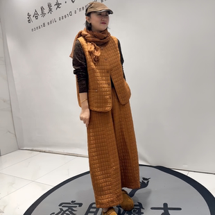 芮娜依莲时尚潮流9579初冬大码二棉马夹搭松紧腰花苞裤两件套套装