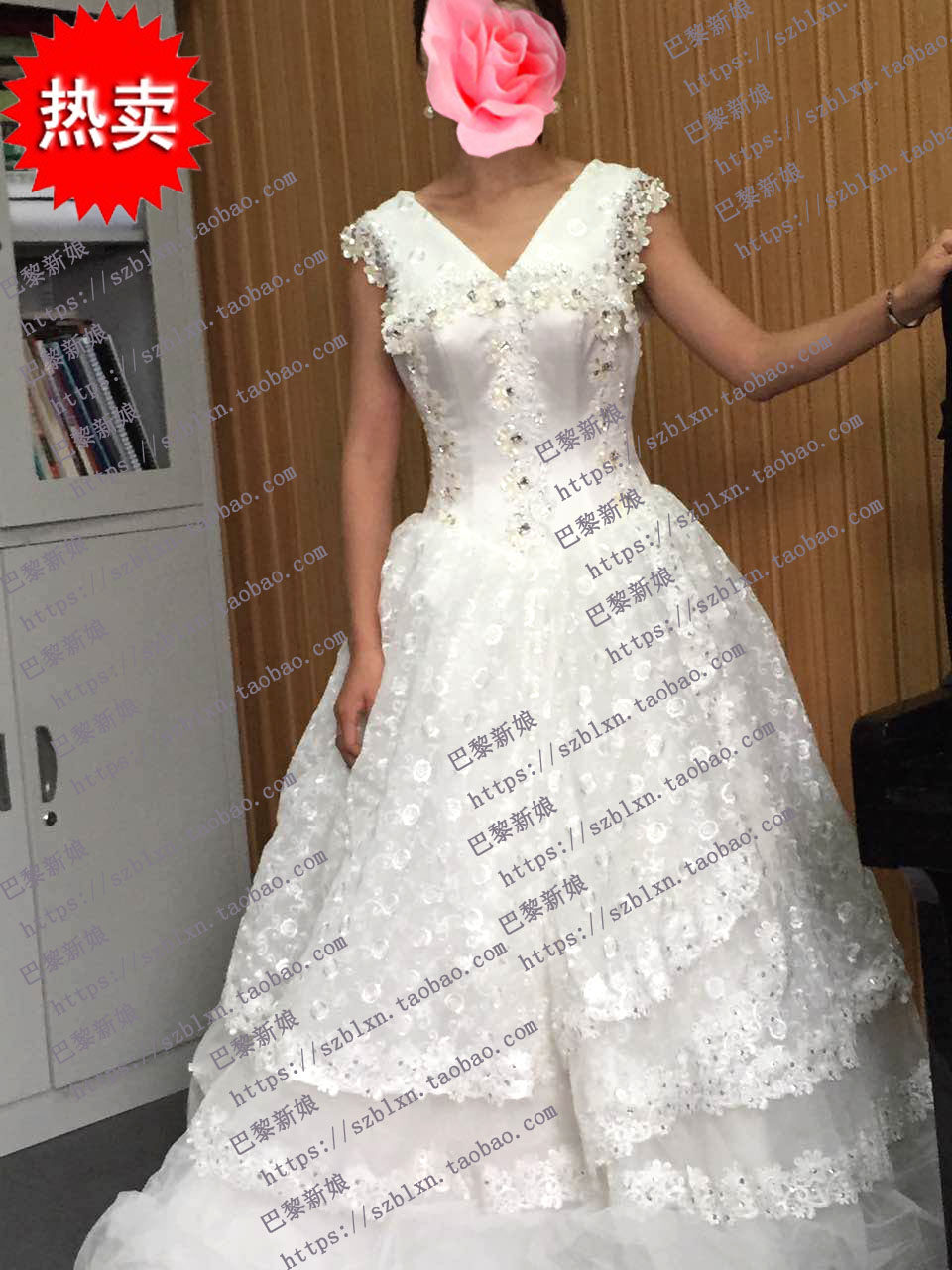 2025白色V领蛋糕裙蕾丝新娘婚纱 蓬蓬裙婚纱 水钻齐地婚纱