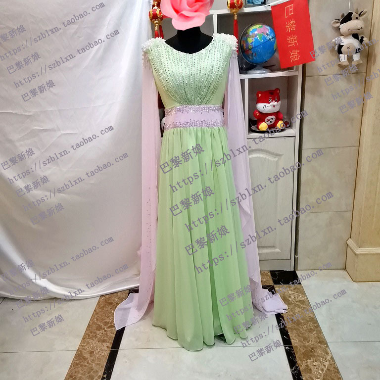 绿色圆领水袖齐地歌唱比赛礼服