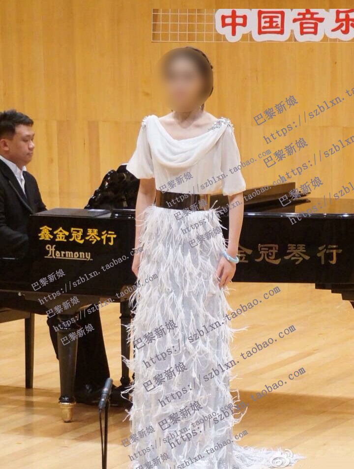 白色修身表演歌唱礼服