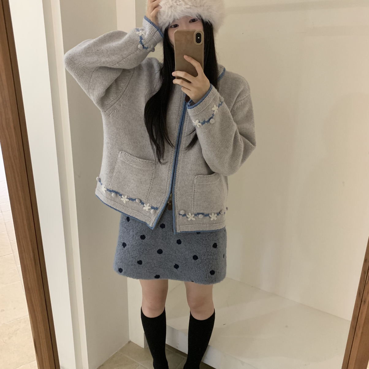 SHEEP.-韩系全毛立体球球手工花朵拉链开衫保暖毛衣（含100绵羊毛