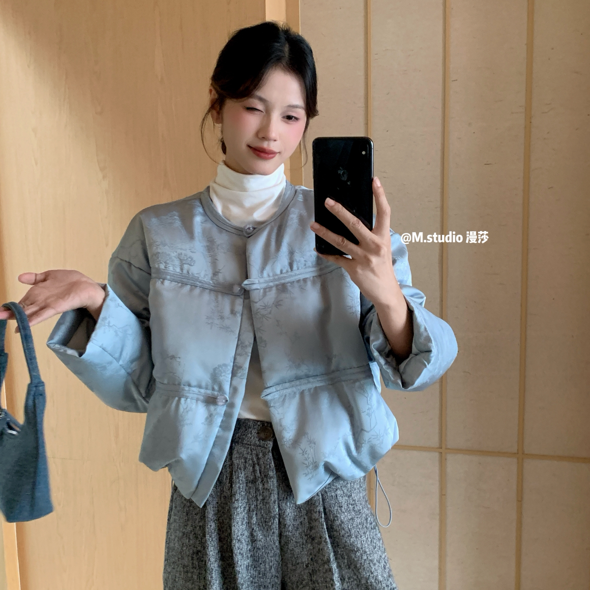 MSTUDIO漫莎-木槿吟缎面提花琉璃扣加厚保暖羽绒服外套