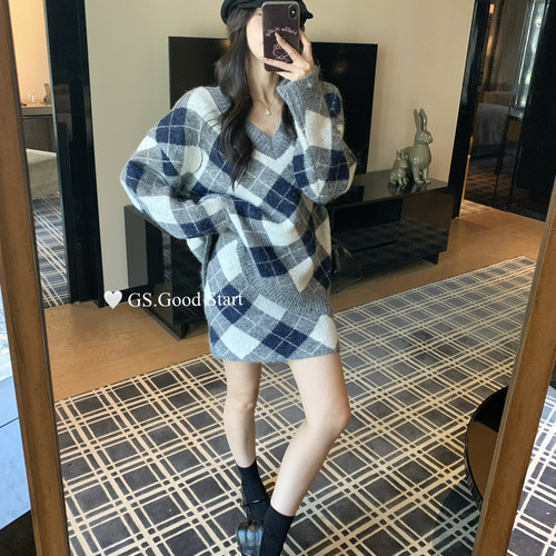 GS.GOOD START-松出街慵懒自在秋冬撞色格纹毛衣+包臀半身裙套装