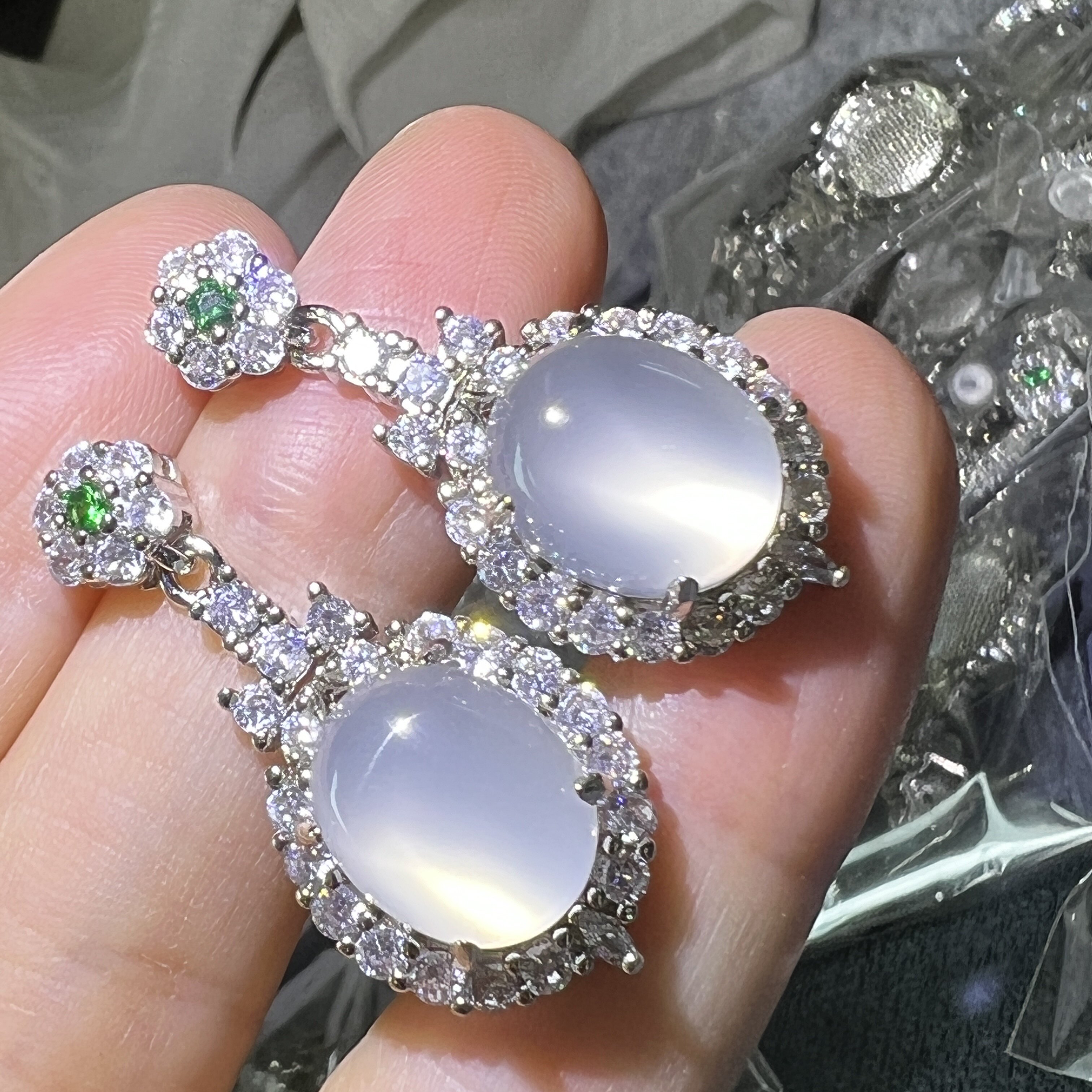 新款特惠天然起光马达加斯加白玉髓蛋面耳环简约耳坠女媲美翡翠