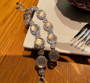 马达加斯加冰种白玉髓手链女生豪华镶嵌蛋面轻奢手链精致小众