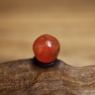 西亚千年阿契美尼德红色红玉髓圆珠9.6-9.8 两孔呈V字型 包老好价