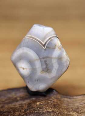 千年巴克特里亚 白色缠丝方片珠21.4x19x5.8 老裂磕碰 包老好价