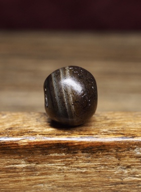 西亚百年老药师缠丝玛瑙珠 11.8mm 皮壳包浆熟美 孔道附近一老磕