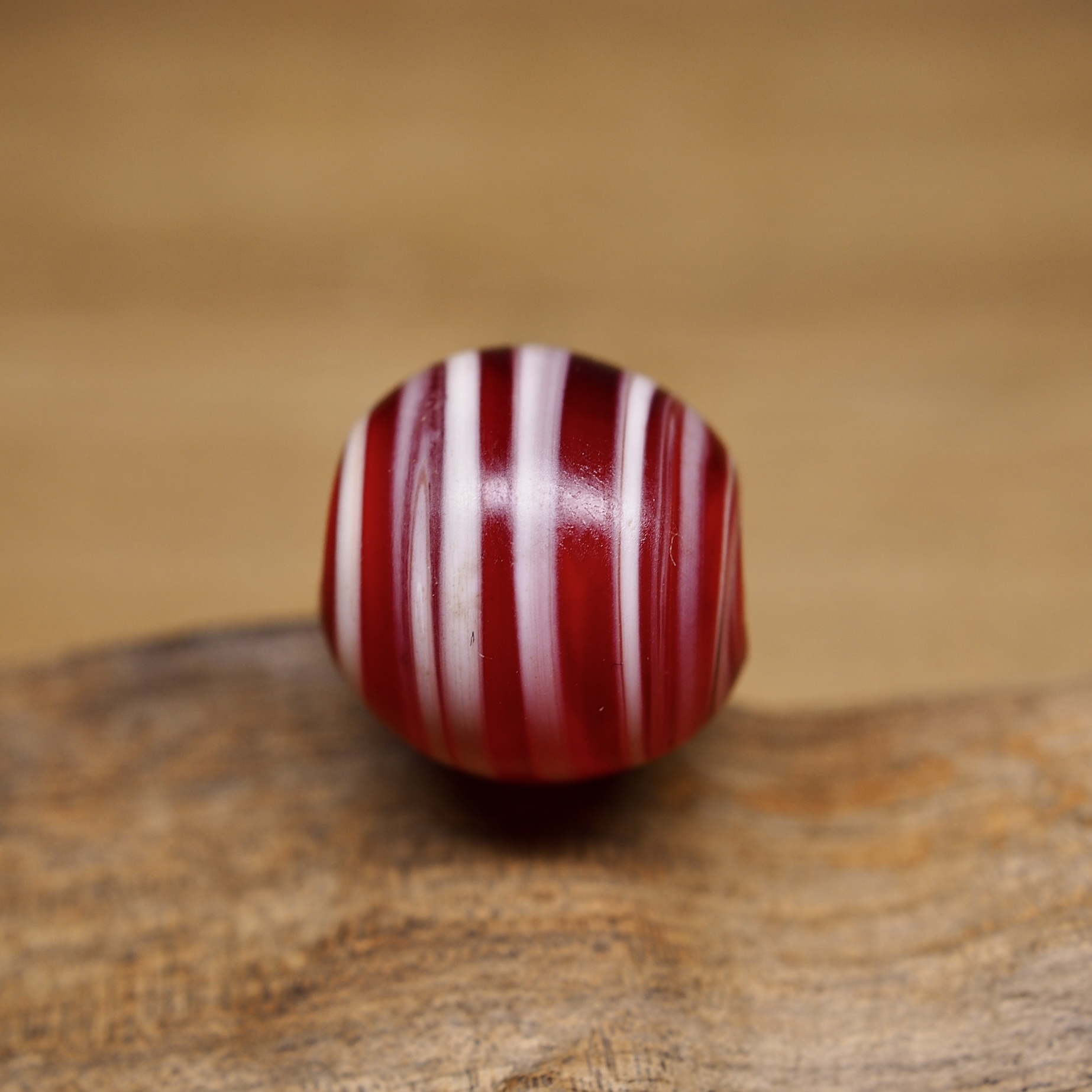 西亚大几十年红色搅丝绞胎老琉璃圆珠子13.5x12.9 线条流畅 保老