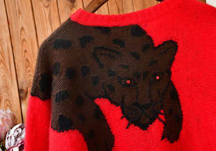 法式轻奢气质蝙蝠款花豹图案温暖马海毛新年红色宽松毛衣女套头