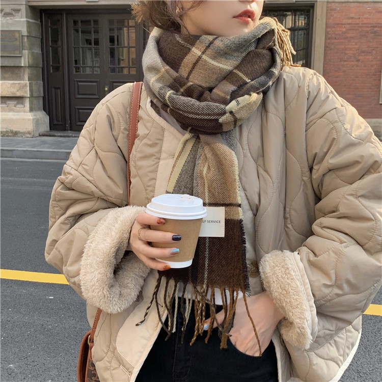 Real shot! Real price! Fashionable and versatile small Plaid tassel scarf