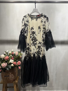 红标了然琳烺李2026春夏圆领桑蚕丝刺绣短袖宽松气质连衣裙