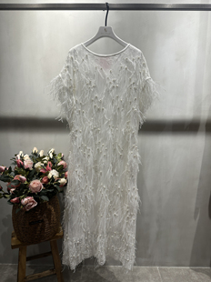 （相伴）琳烺红标了然2026春夏重工订珠羽毛无袖长裙宽松设计师款