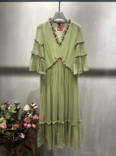 琳烺李青柠红标了然2026春夏v领绿色桑蚕丝宽松短袖气质连衣裙